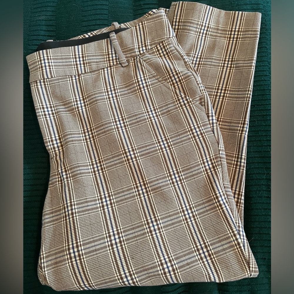Like new plaid ankle pants size 18w. Excellent quality comfort!